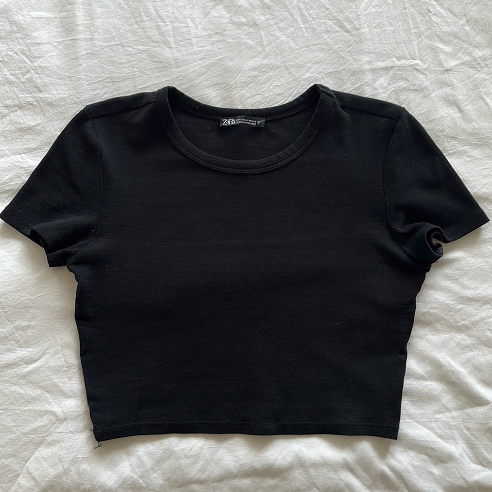 Black Zara cropped t-shirt size S
